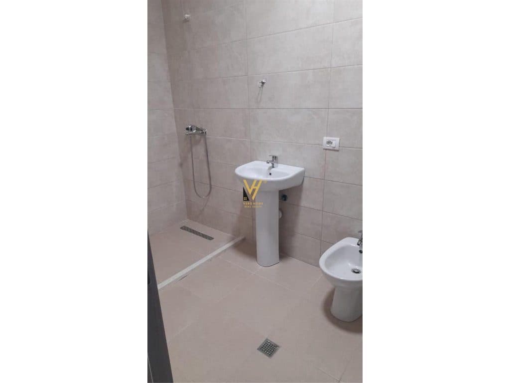 JEPET APARTAMENT 3+1+BLK ME QIRA TE 5 MAJI 45.000 LEKE 4