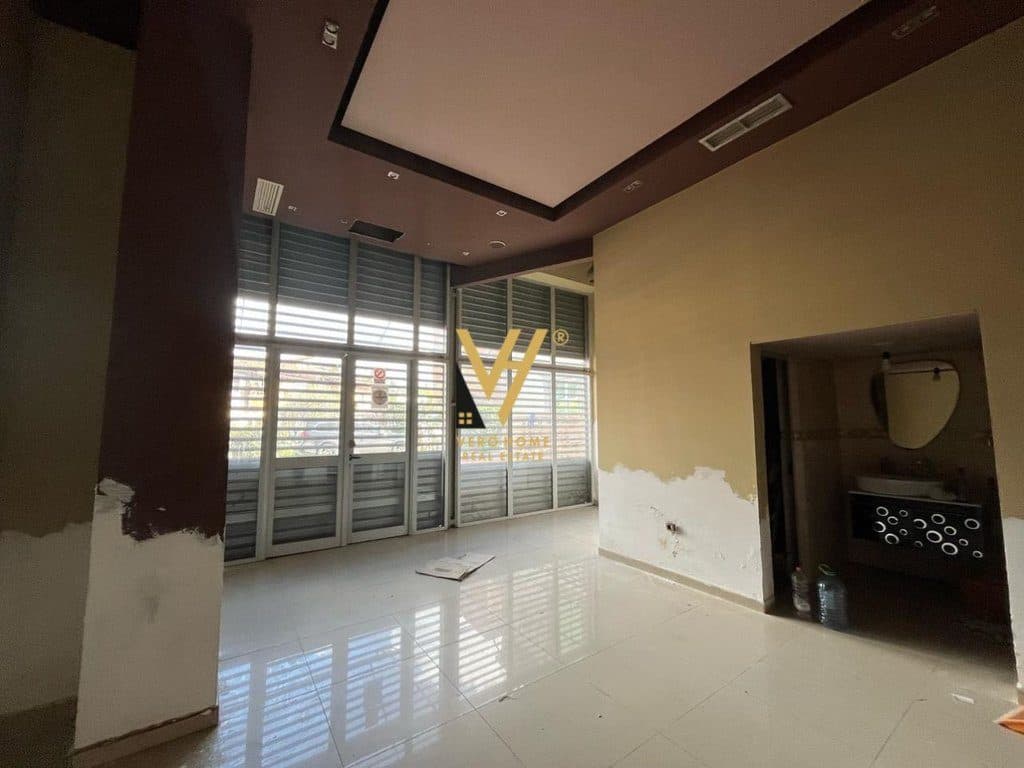 JEPET DYQAN 100 M2 ME QERA TE KOLOSSEO PRANE RRUGES E DURRESIT 80.000 LEKE 3