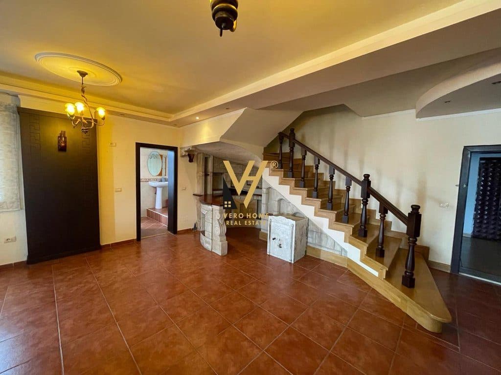 JEPET DUPLEX-ZYRE 300 M2 ME QERA TE KOMUNA E PARISIT 1.500 EURO 2
