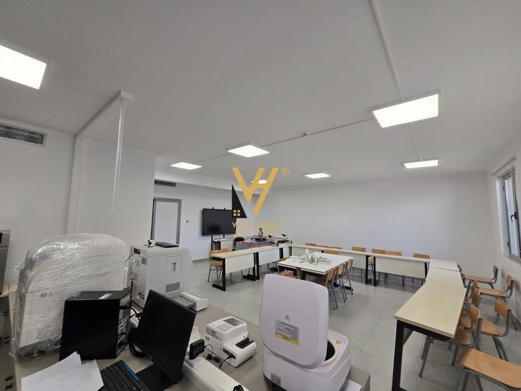 JEPET GODINE BIZNESI 1.340 M2 ME QIRA TE RRUGA E KAVAJES 15.000 EURO