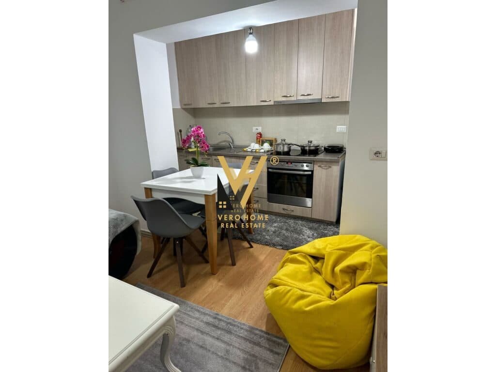 JEPET APARTAMENT 3+1+BLK ME QERA TE BRRYLI 600 EURO