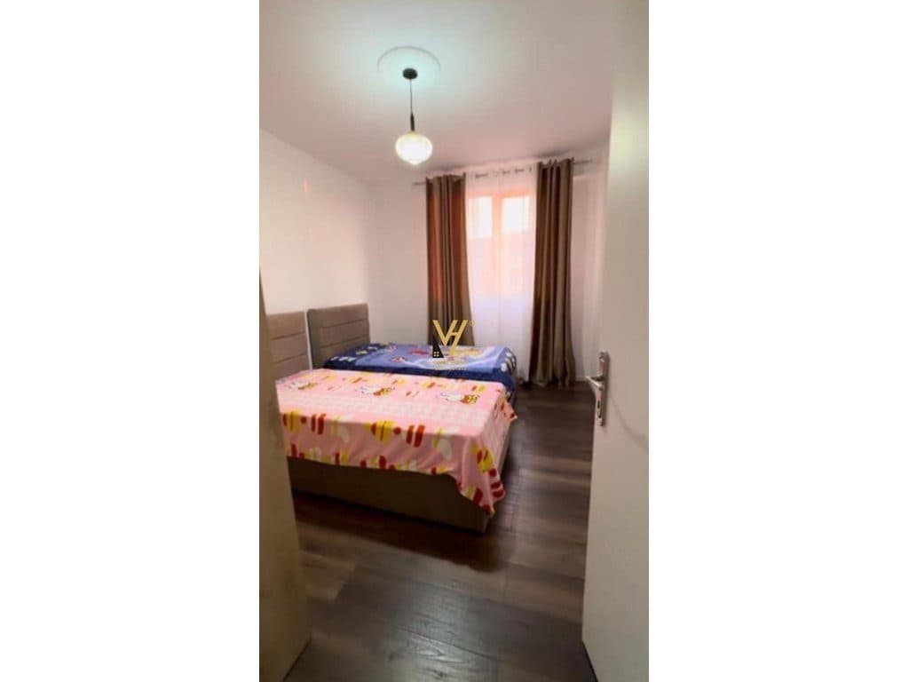 JEPET APARTAMENT 2+1+BLK ME QERA NE SHKOZE 450 EURO 4