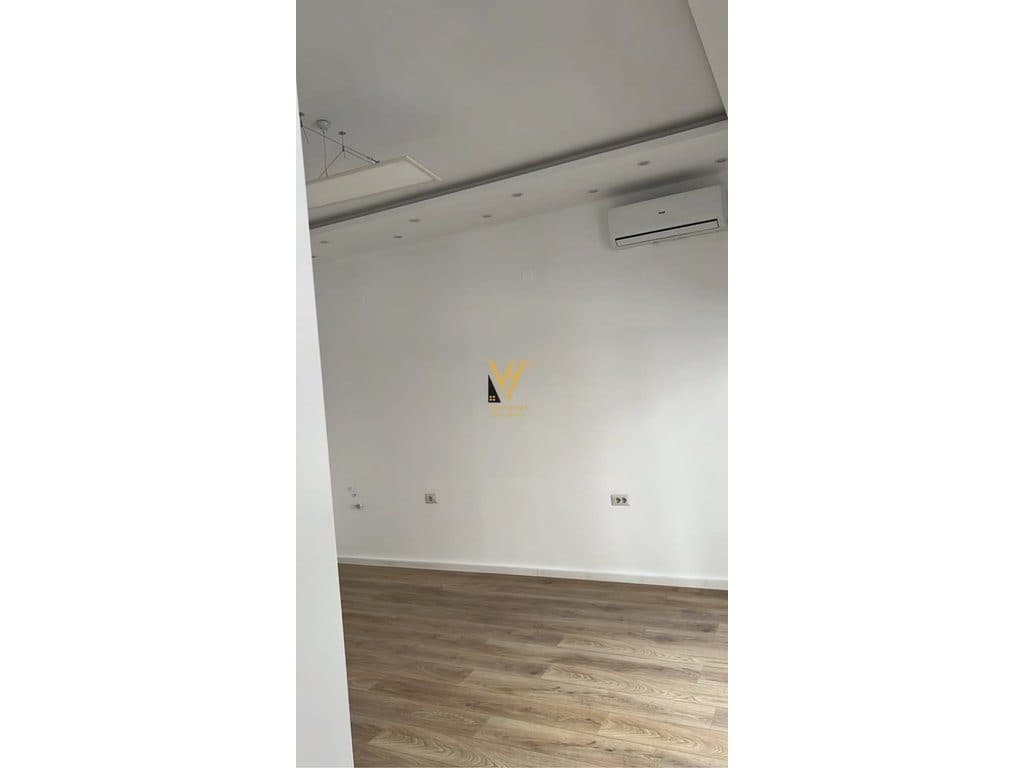 JEPET ZYRE 22 M2 ME QIRA TE KOMUNA E PARISIT 40.000 LEKE 2