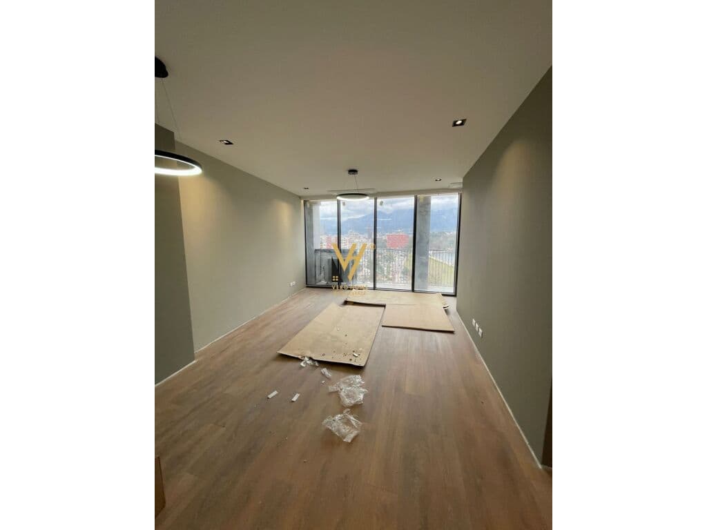 Jepet zyre me qera te Kompleksi Lake View 92 m2 2