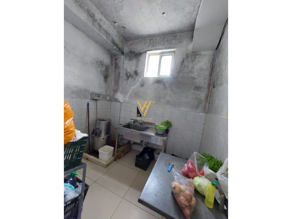SHITET DYQAN 240 M2 TE QYTET STUDENTI 350.000 EURO 4