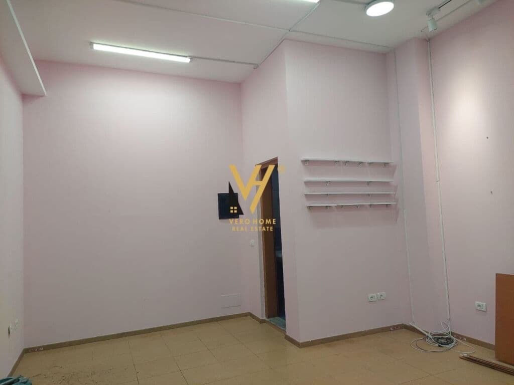 Shitet Dyqan te Rruga Todi Shkurti, Ali Demi 41 m2 1