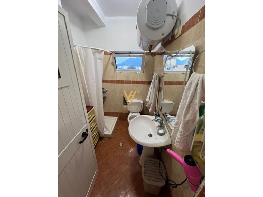 Shitet apartament 1+1+verande te Medreseja 53 m2 4