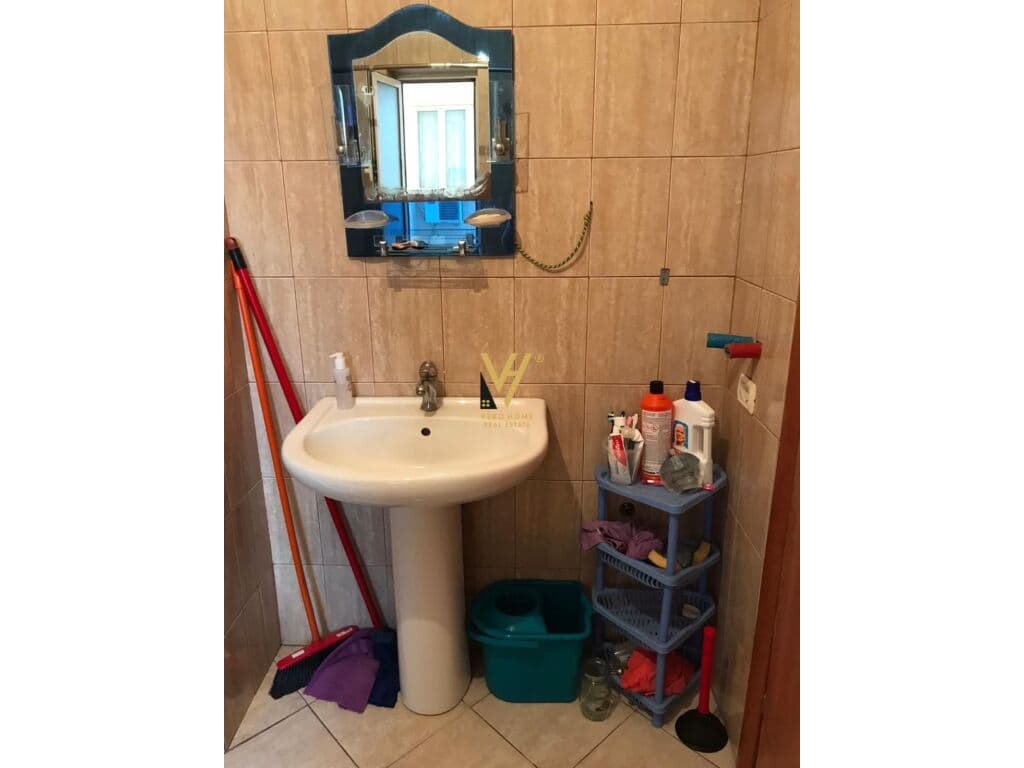 Shitet apartament 1+1+ballkon te Rruga Siri Kodra 76 m2 2