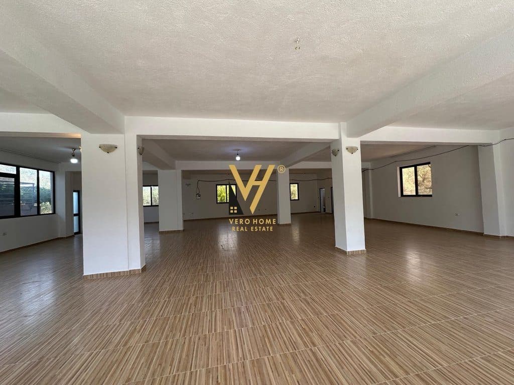 JEPET AMBIENT BIZNESI 220 M2 ME QERA NE BERZHITE 1.000 EURO 4