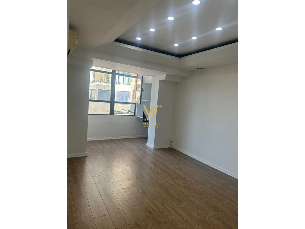 JEPET AMBIENT BIZNESI 119 M2 ME QIRA TE BULEVARDIT ZOGU I, 1.500 EURO 4