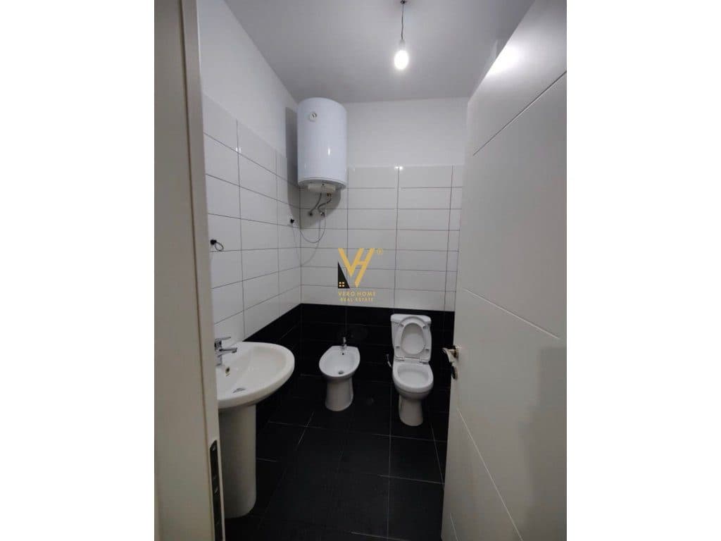 JEPET ZYRE 38 M2 ME QIRA TE SIRI KODRA 35.000 LEKE 3