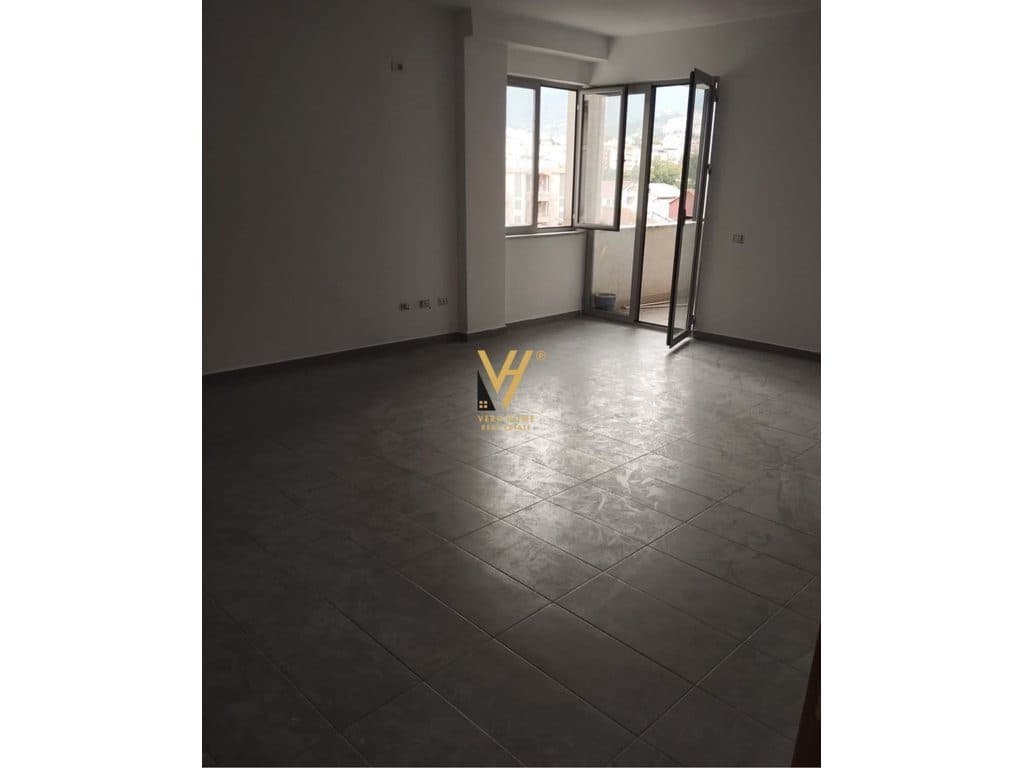 JEPET ZYRE 80 M2 ME QIRA NE KINOSTUDIO 50.000 LEKE