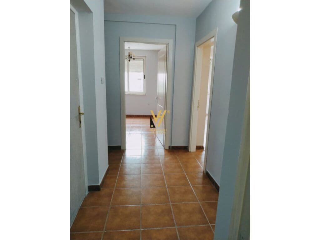 Jepet Zyre me qera te 21 Dhjetori 50 m2 2