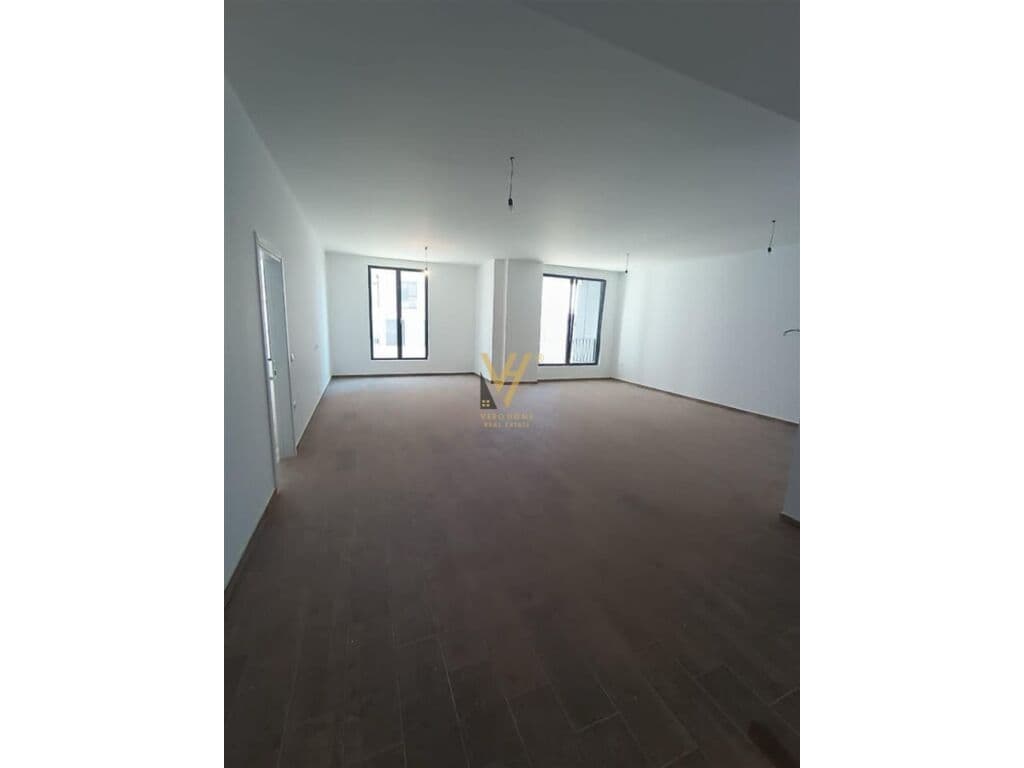 Jepet ambjent biznesi me qera te Kompleksi Zirkon 140 m2 4
