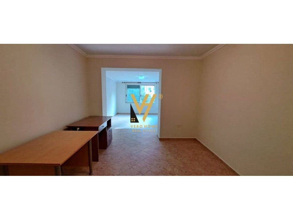 JEPET ZYRE 30M2 ME QERA TE SHESHI WILLSON 400 EURO 3