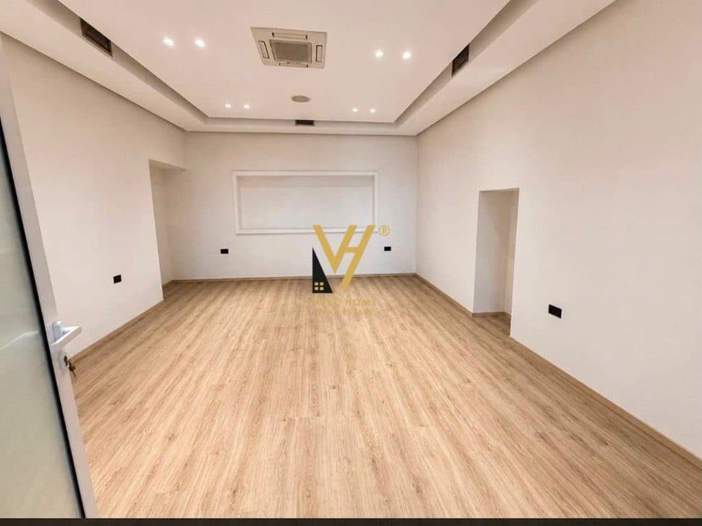 JEPET DYQAN 32 M2 ME QERA TE DONIKA CENTER 90.000 LEKE