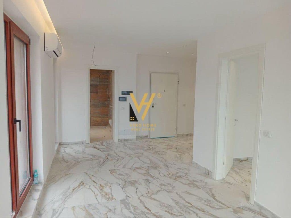 JEPET AMBIENT 70 M2 ME QERA TE RRUGA E KAVAJES 1.250 EURO 3