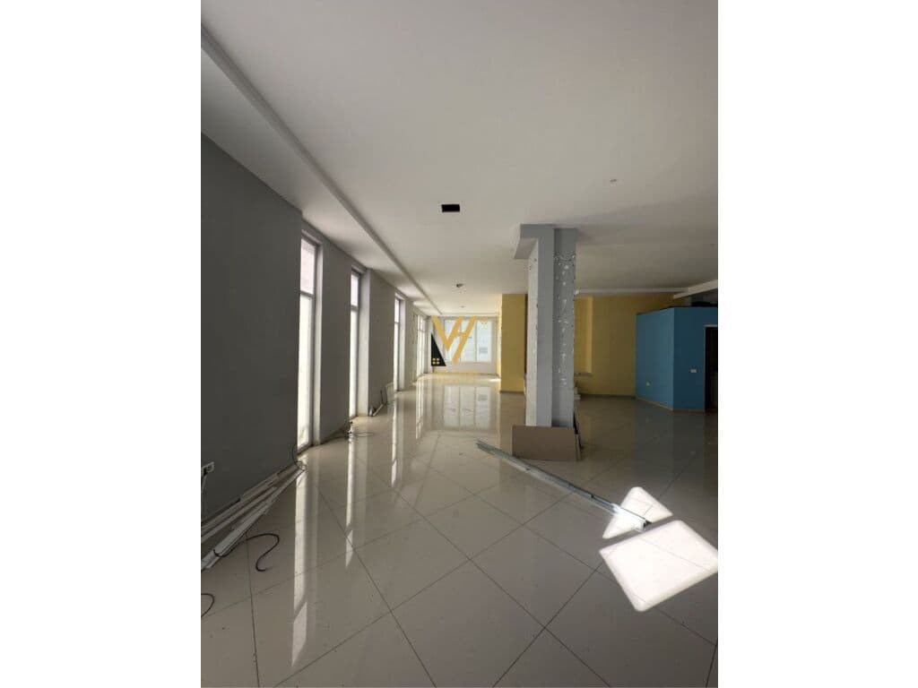 Jepet Dyqan me qera te Rruga Dritan Hoxha 165 m2 3