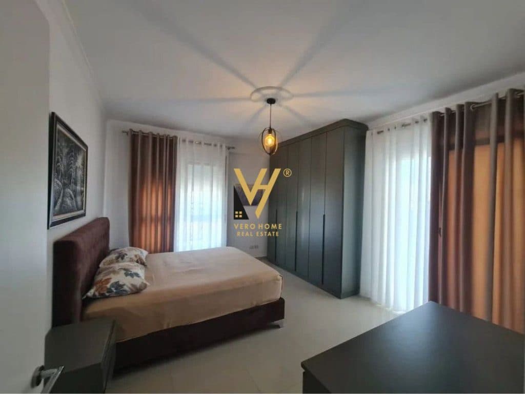 JEPET APARTAMENT 3+1+2+BLK ME QERA TE KOPSHTI BOTANIK 80.000 LEKE 4