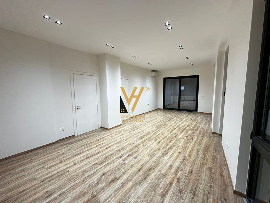 JEPET ZYRE 300 M2 ME QERA TE RRUGA E ELBASANIT 3.000 EURO