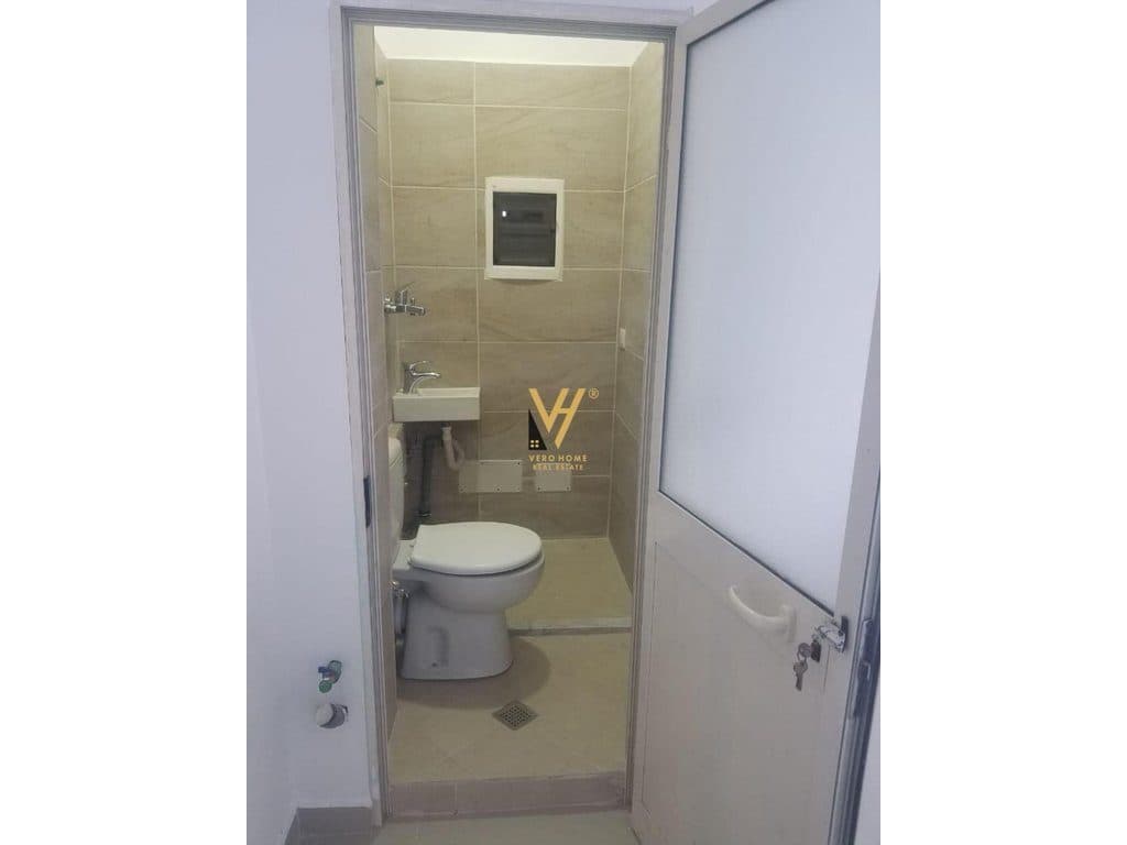 JEPET DYQAN 30M2 ME QERA NE VASIL SHANTO 400 EURO 4