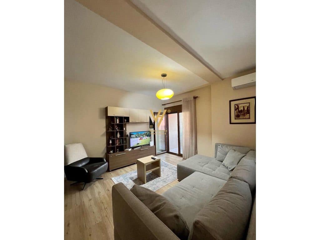 JEPET APARTAMENT 1+1+BLK ME QERA TE MYSLYM SHYRI 80.000 LEKE