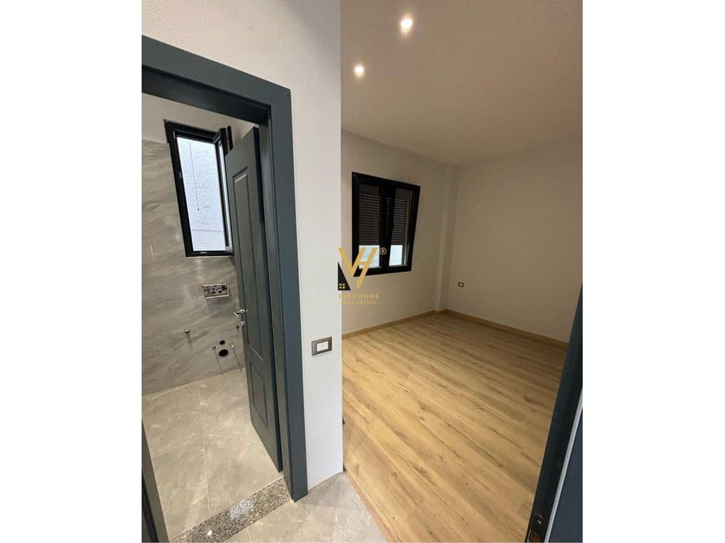 JEPET AMBIENT 80M2 ME QERA NE QENDER 110.000 LEKE 2