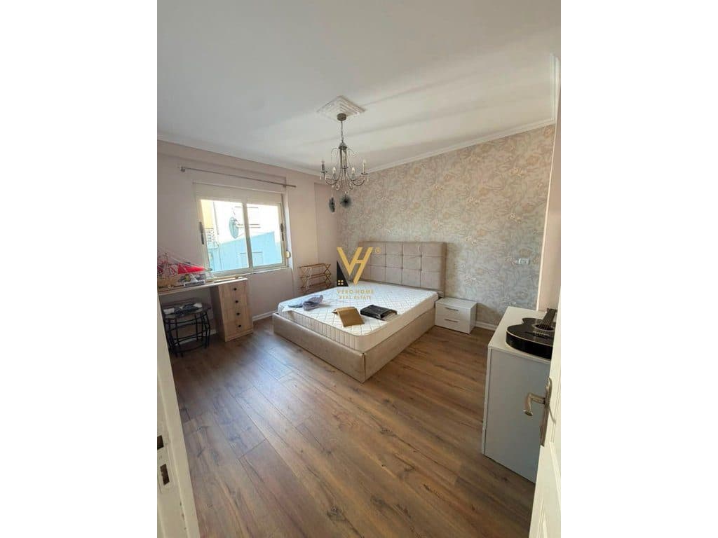 JEPET APARTAMENT 2+1+2+BLK ME QERA TE LIQENI THATE 1.000 EURO 3