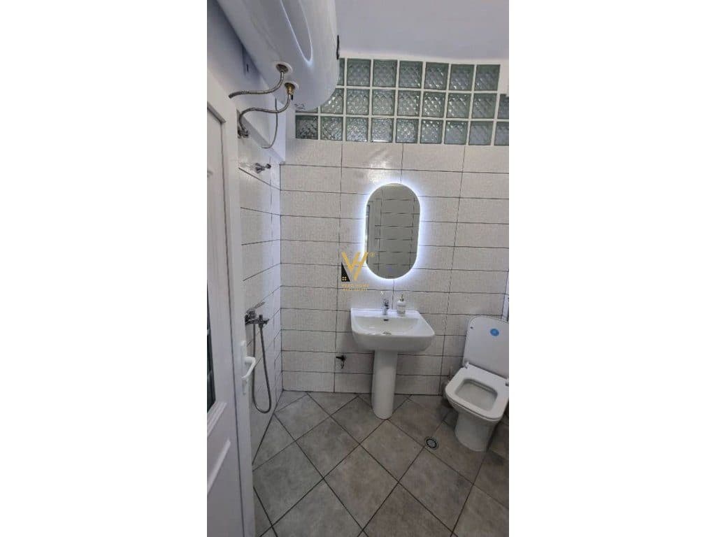 JEPET AMBIENT BIZNESI 50 M2 ME QIRA TE MINE PEZA 700 EURO 4