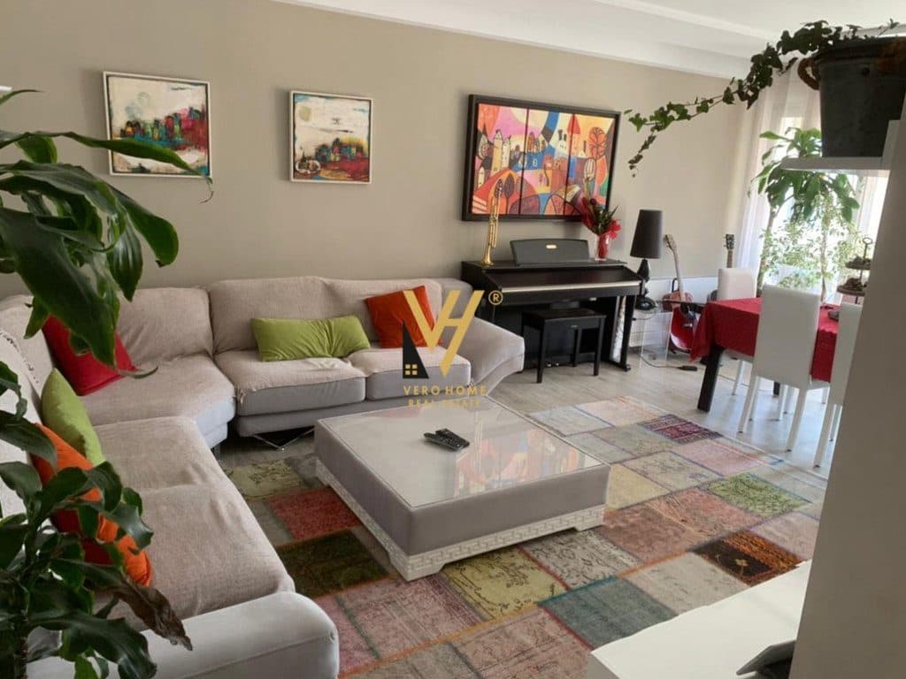 JEPET APARTAMENT 3+1+2+BLK ME QERA TE QENDRA NOBIS, LIQENI ARTIFICIAL 3.000 EURO