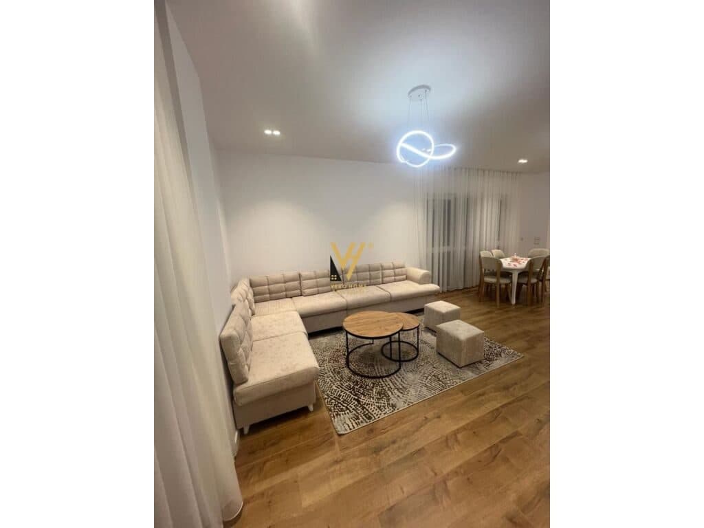 Jepet Apartament 2+1+2 me qera te Rruga 5 Maji 174 m2 4