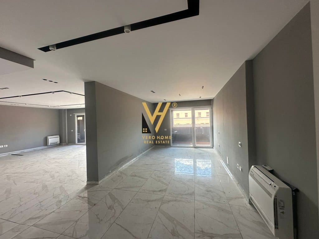 JEPET ZYRE 170 M2 ME QERA STACIONI I TRENIT QUARTUM RESIDENCE 1.500 EURO 2
