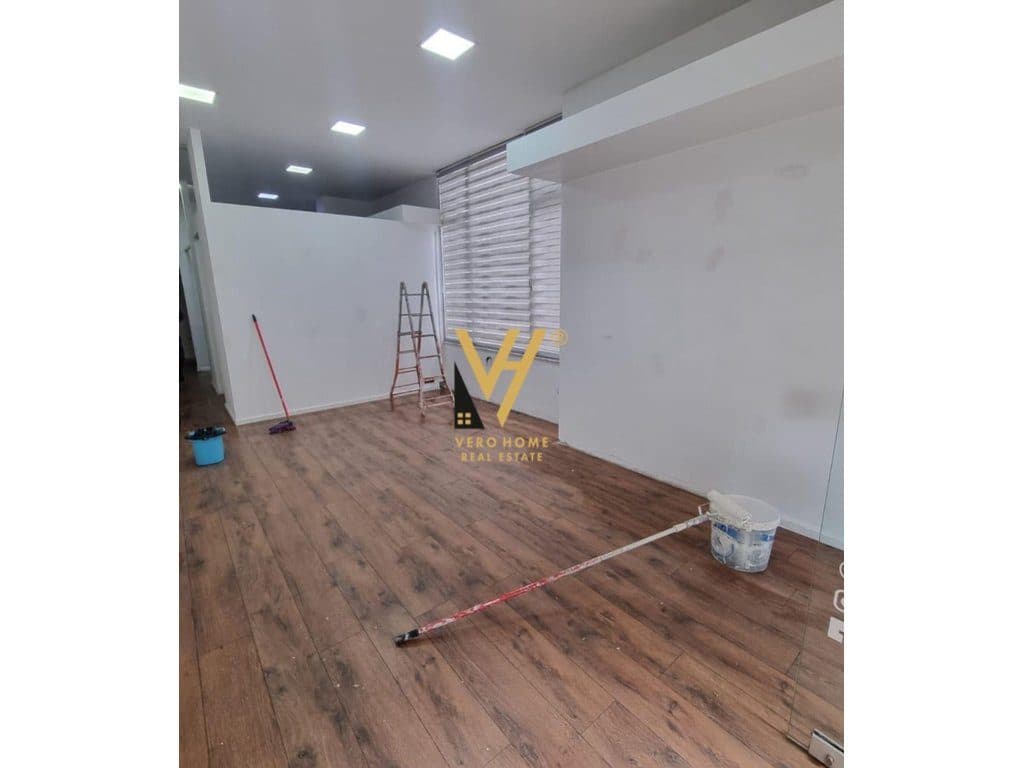 JEPET AMBIENT BISNESI 50 M2 ME QERA NE MYSLYM SHYR 60.000 LEKE 2
