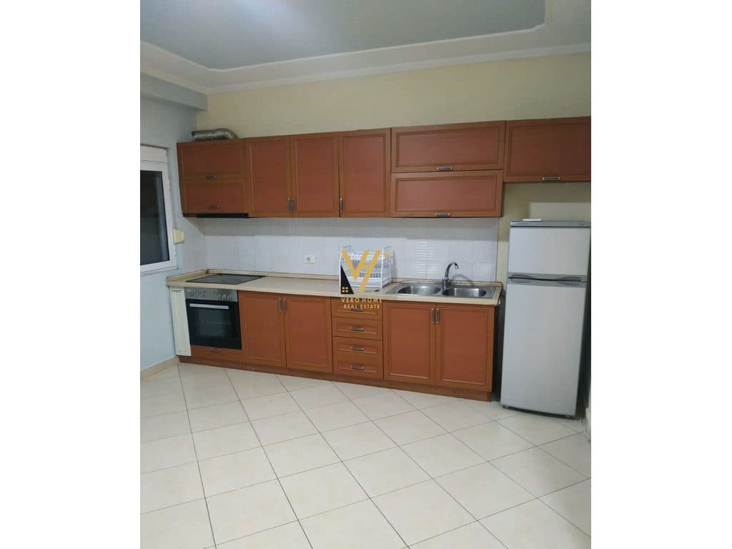 JEPET ZYRE 90 M2 ME QERA TE RR RIZA CEROVA 55.000 LEKE 4