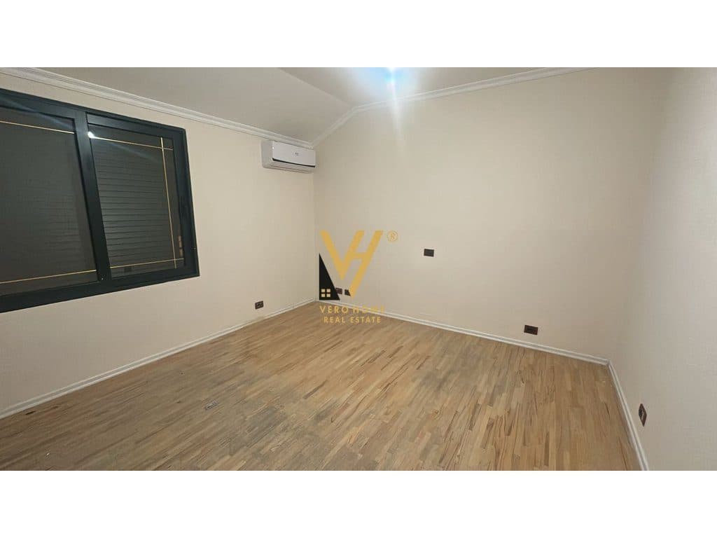 SHITET GODINE BIZNESI 456 M2 TE LIQENI I THATE, RR.EDUARD MANO 1.240.000 EURO 2