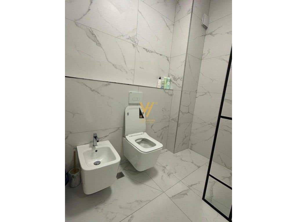 JEPET ZYRE 77 M2 ME QERA NE MYSLYM SHYR 700 EURO 4