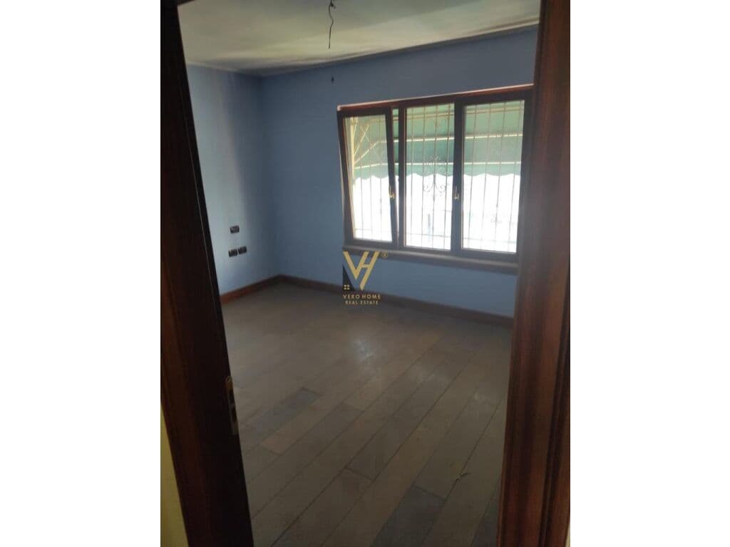 Shitet apartament 4+1+2 te Kodra e Diellit 268 m2 2