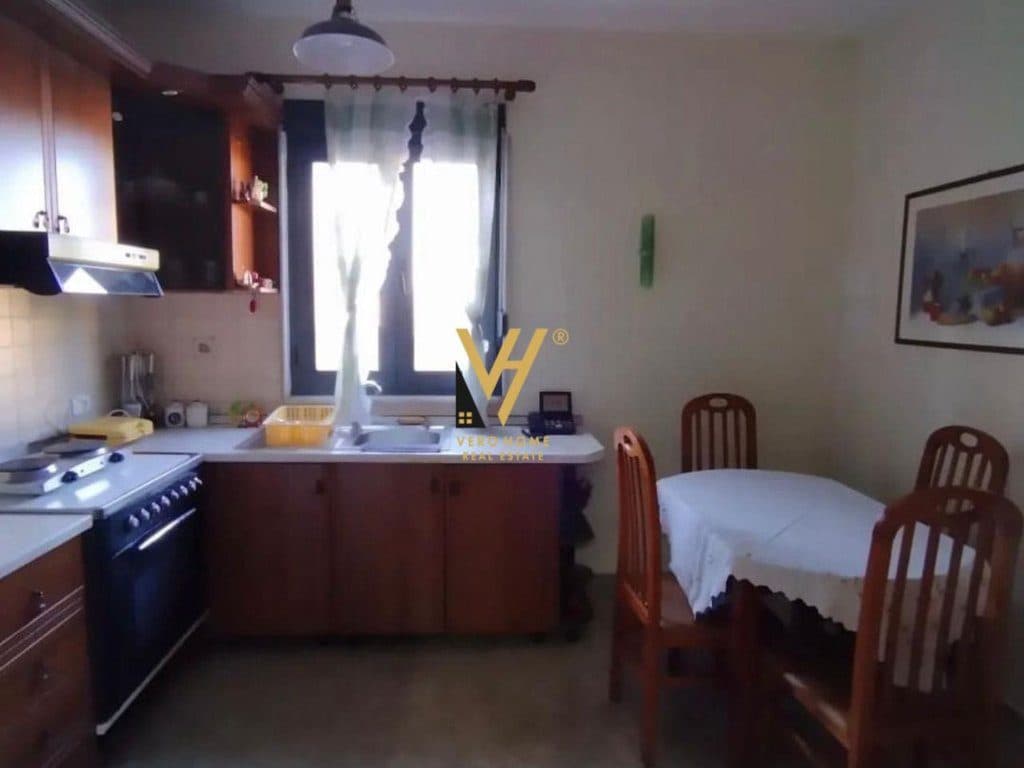 JEPET APARTAMENT 1+1 ME QIRA NE QENDER 60.000 LEKE 2