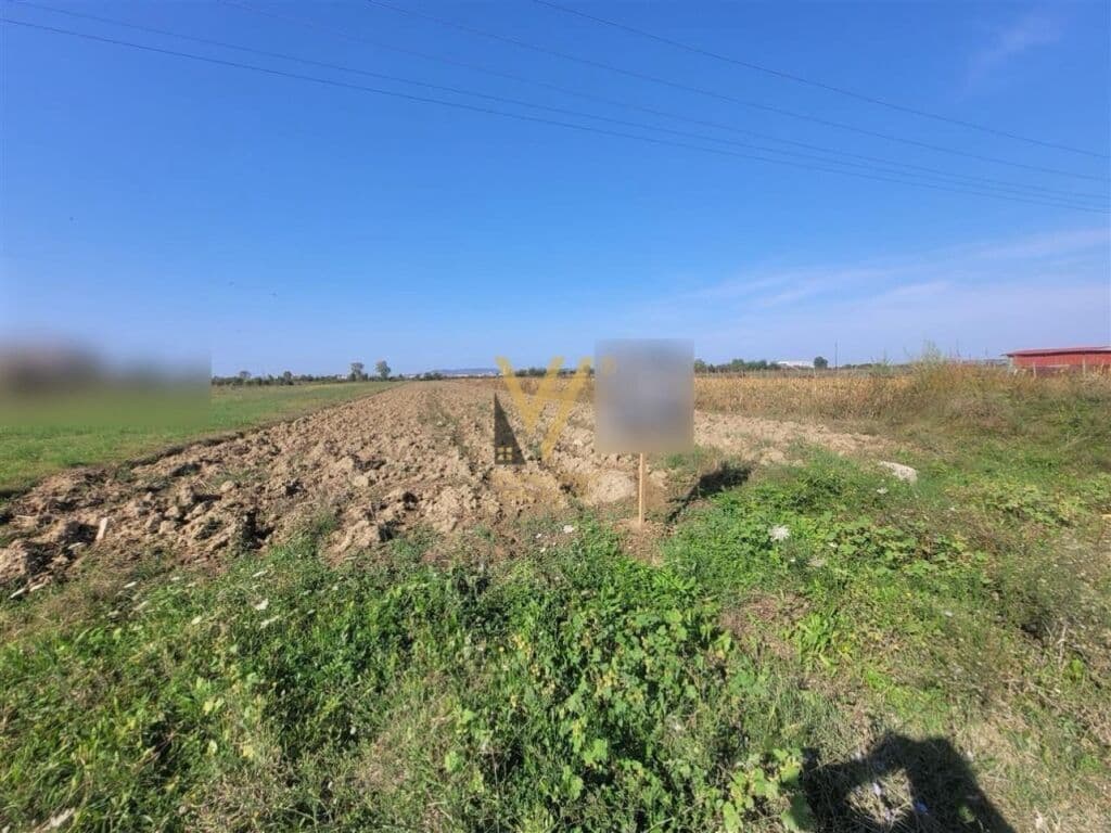 Shitet Truall te Autostrada Tirane-Durres 3.400 m2