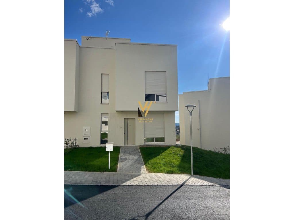 JEPET VILE DY KATESHE ME QERA TE ABA RESIDENCE , SAUK 1.200 EURO 2