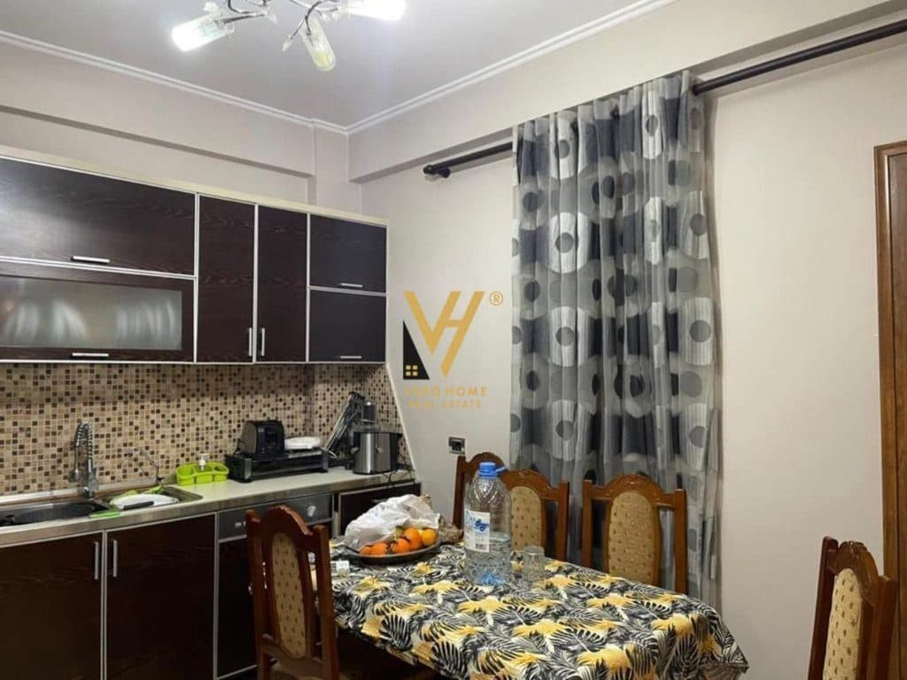 JEPET APARTAMENT 3+1+2+BLK ME QIRA TEK FABRIKA E MIELLIT 650 EURO 2