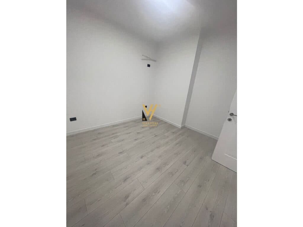 Jepet zyre me qera te Rruga Myslym Shyri 120 m2