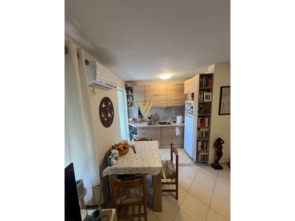 Shitet Apartament 1+1+ballkon ne Vasil Shanto 57 m2 4