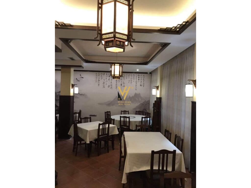 Shitet bar- restorant te Shallvaret 145 m2 3