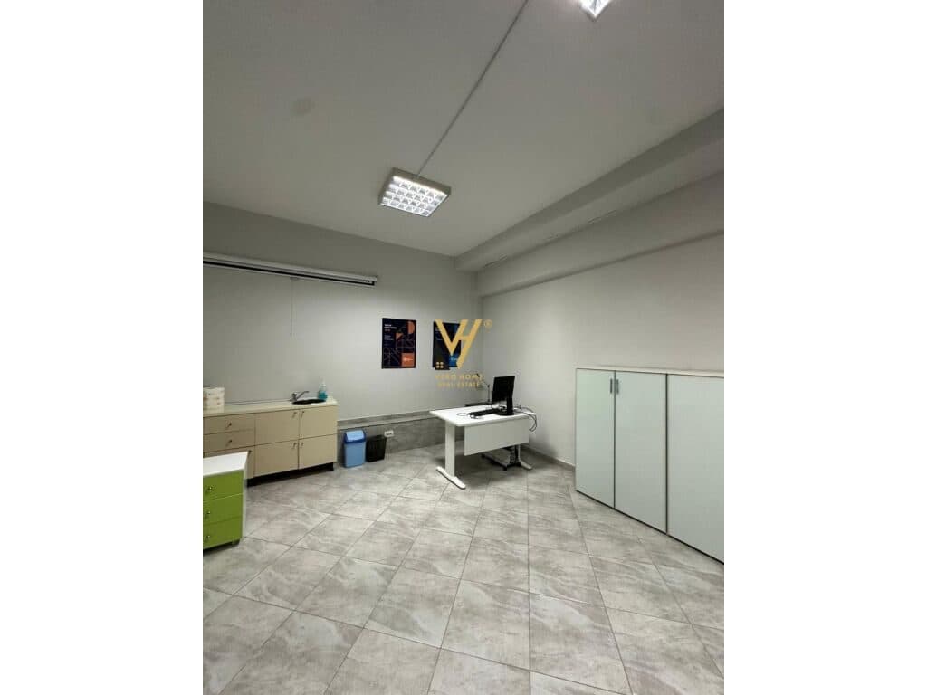 Jepet Zyre me qera te 21 Dhjetori 36 m2 2