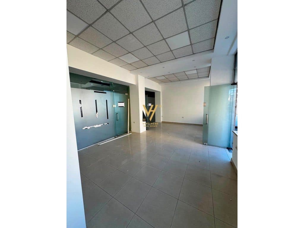 JEPET ZYRE 300 M2 ME QIRA TE SELVIA, KOMPLEKSI HALILI 2.800 EURO
