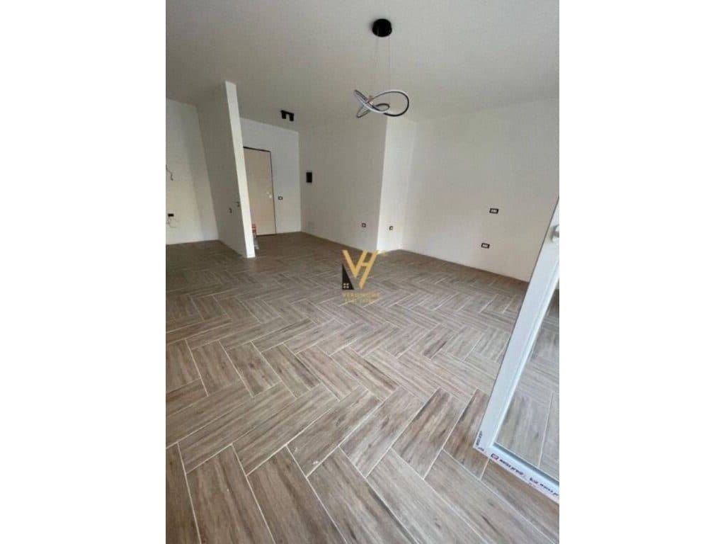 SHITET APARTAMENT 2+1+2 TE RRUGA E BARRIKADAVE 275.000 EURO