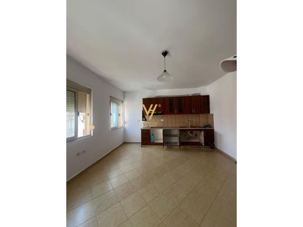 JEPET APARTAMENT 2+1+BLK ME QIRA TE KOMUNA E PARISIT 45.000 LEKE