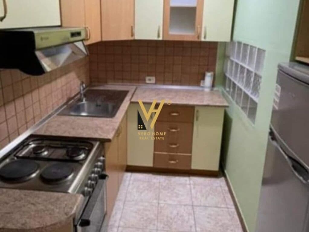 Shitet Apartament 1+1 te Rruga Myslym Shyri 40 m2 3