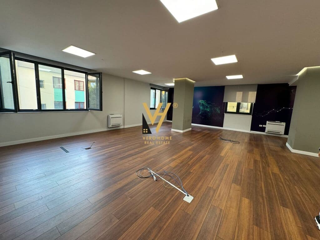 Jepet Zyre me qera te Shallvaret 150 m2